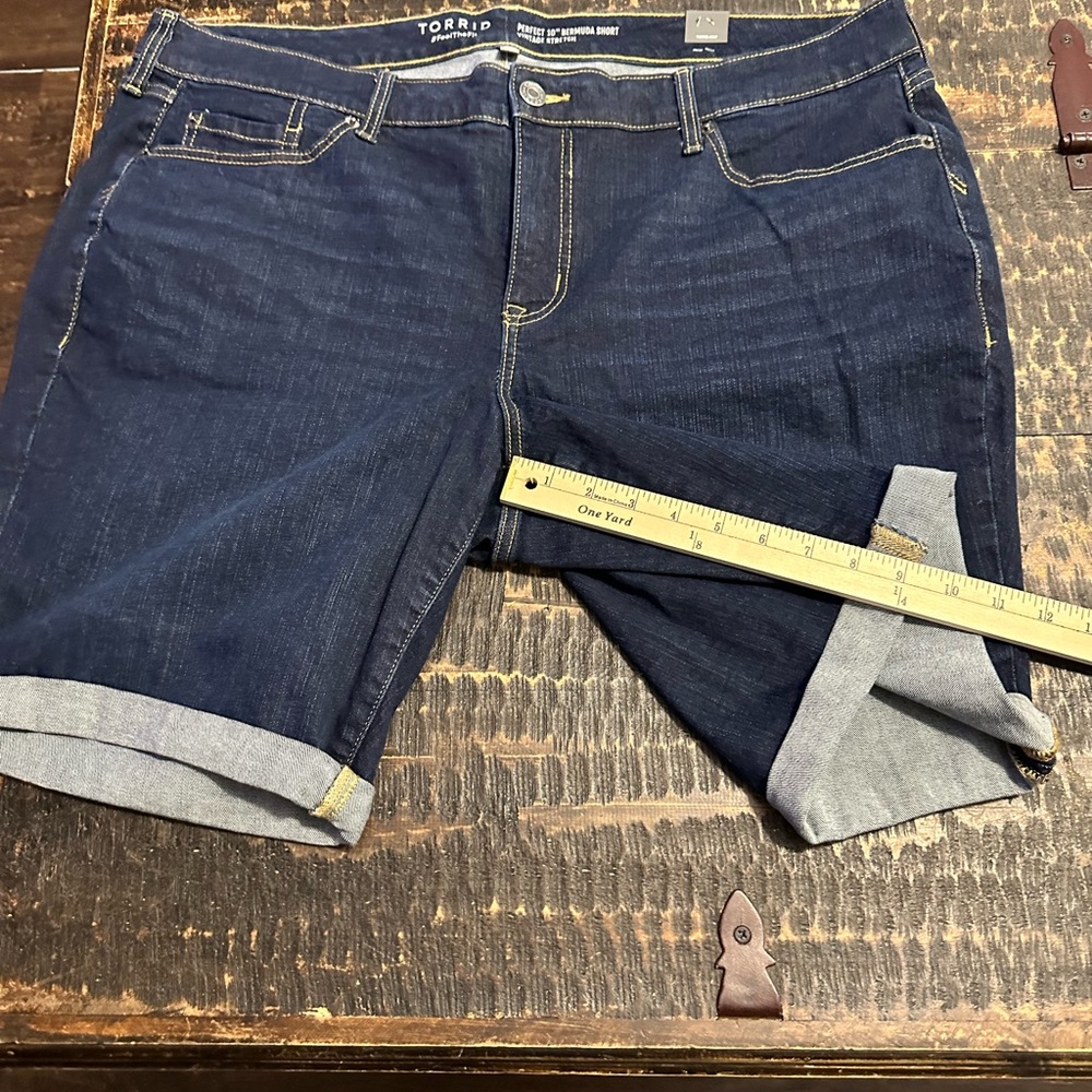 Torrid Bermuda shorts NWT